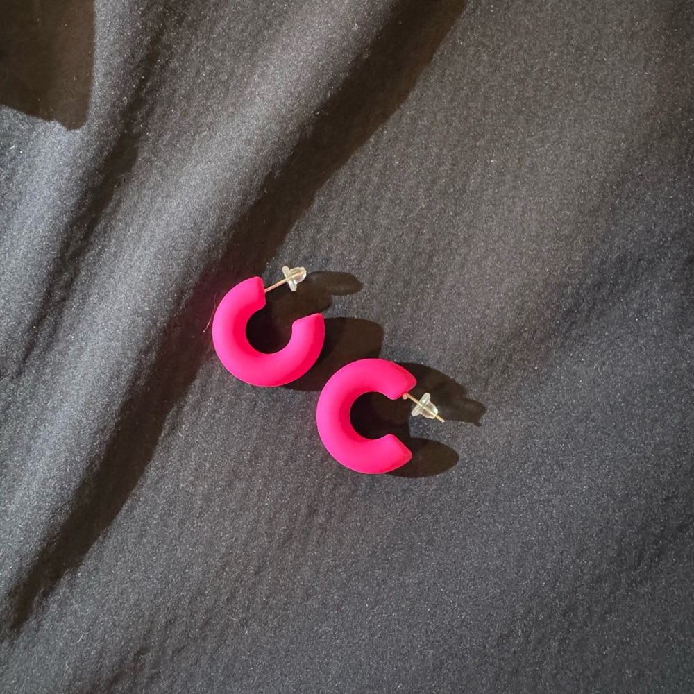 Boutique hot pink earrings